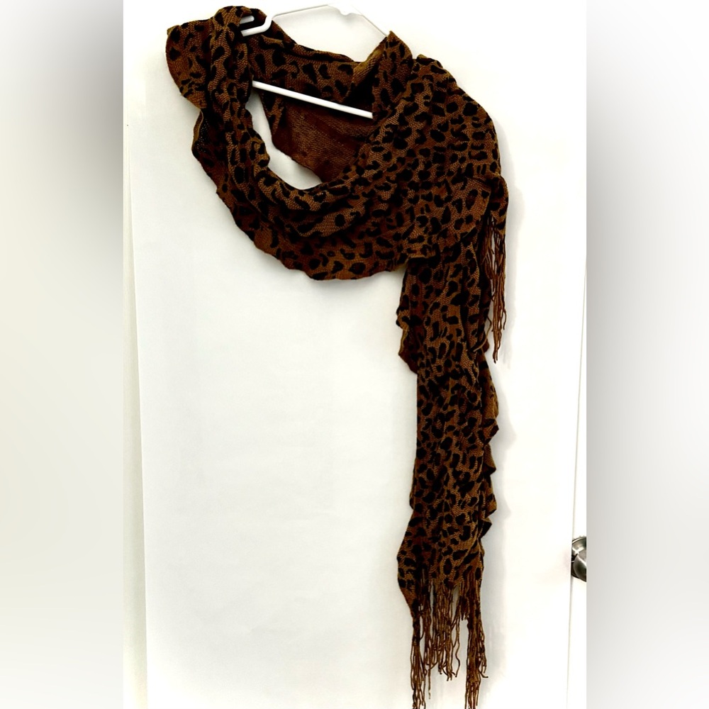 Leopard Ruffled Scarf - Picture 2 of 12